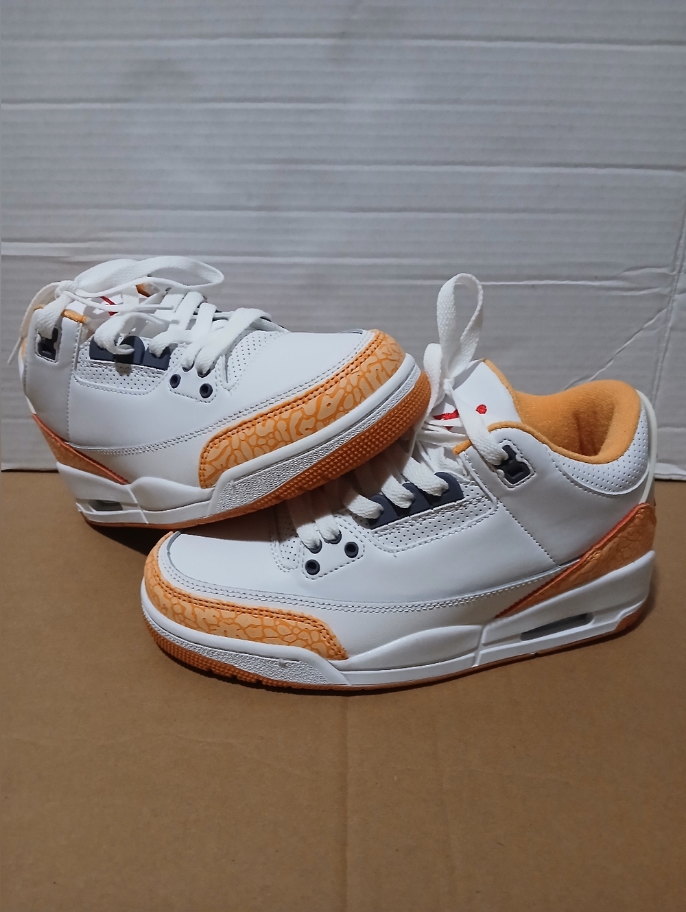 Men's Retro 3 white and Orange Low-Top Athletic Sneakers